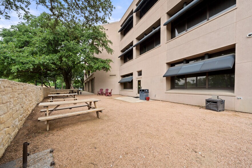 More Photos Of 7620 Guadalupe St, Austin Office For Lease