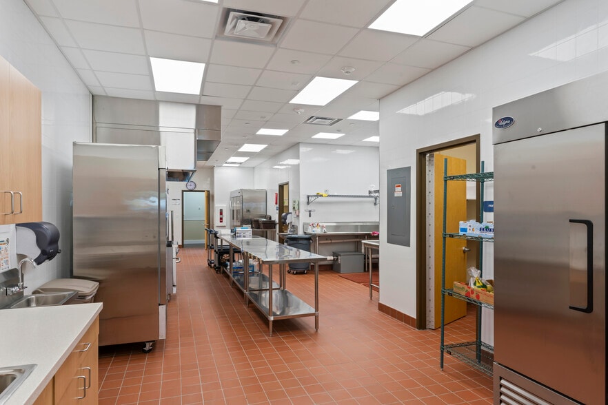 More Photos Of 42525 Tall Cedars Pkwy, Chantilly Schools For Lease