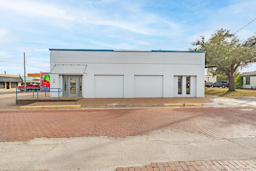 More Photos Of 240 W Green St, Stephenville Office For Sale