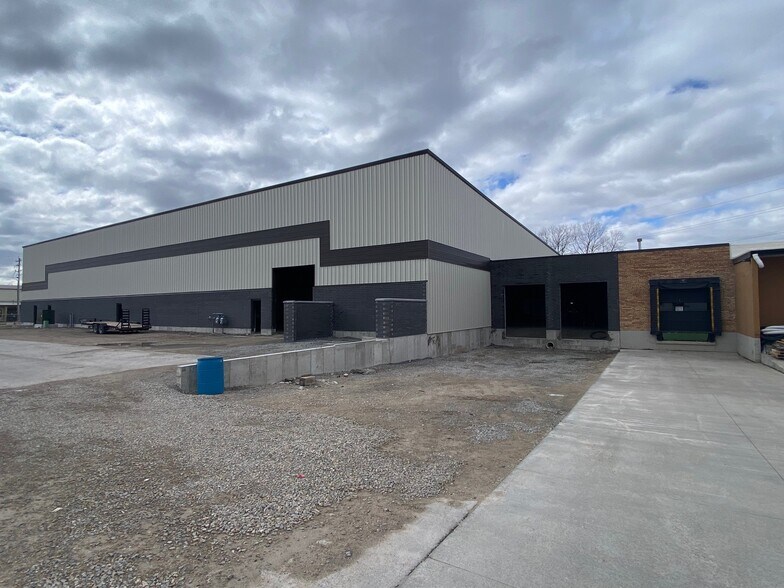 More Photos Of 733 Midway Rd, Menasha Distribution For Lease