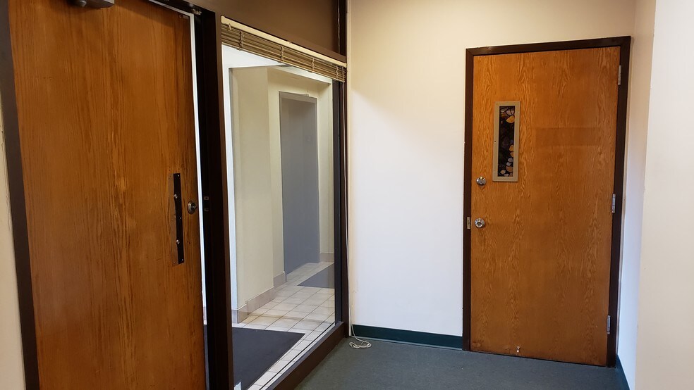 More Photos Of 4 Cedar Swamp Rd, Glen Cove Office For Sale