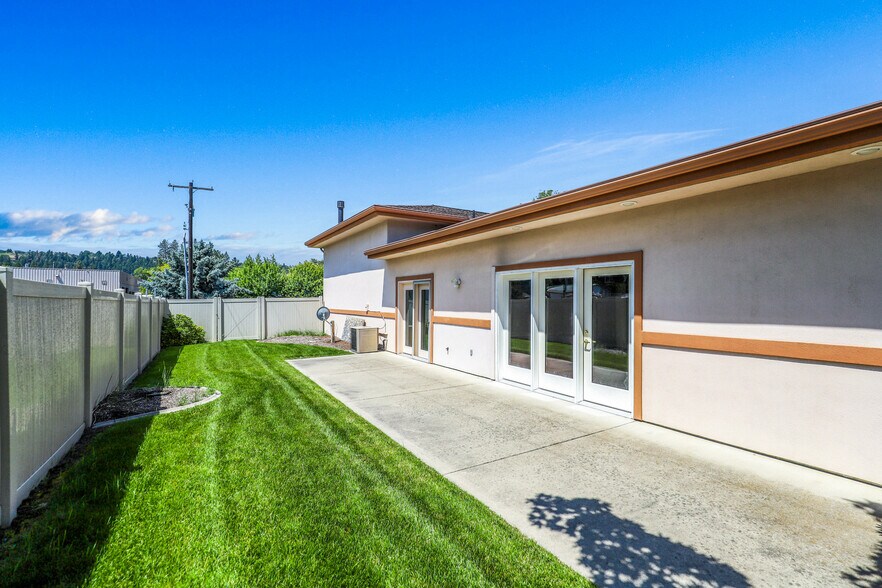 More Photos Of 9629 N Colfax Rd, Spokane Office For Sale