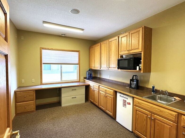 More Photos Of 7955 Stone Creek Dr, Chanhassen Office For Sale