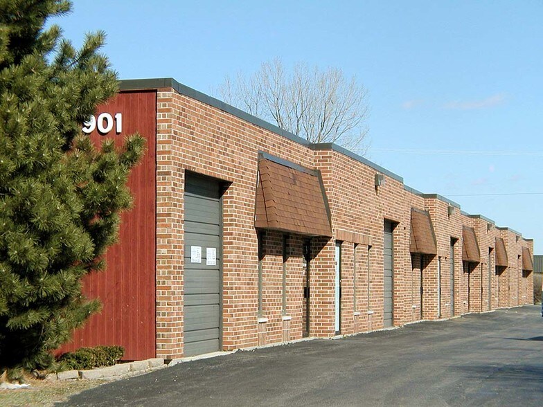 More Photos Of 901-905 Ridge Ave N, Lombard Warehouse For Lease