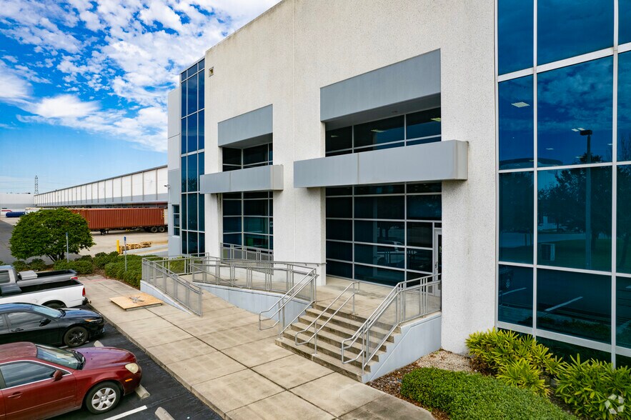 More Photos Of 4406 Madison Industrial Ln, Tampa Distribution For Lease