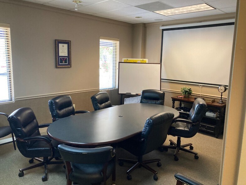 More Photos Of 2099 Hillshire Cir, Memphis Light Distribution For Lease