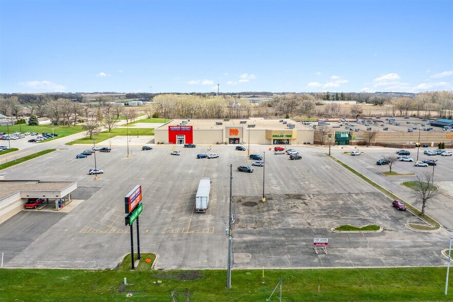 More Photos Of 2614 Bridge Ave, Albert Lea Freestanding For Lease