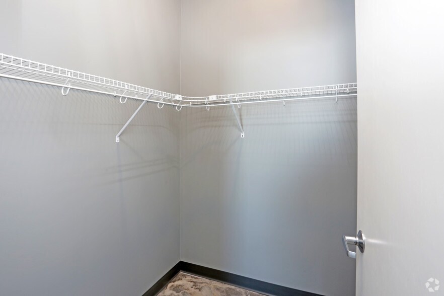 More Photos Of 511 Pershing Ave, Davenport Multifamily For Sale