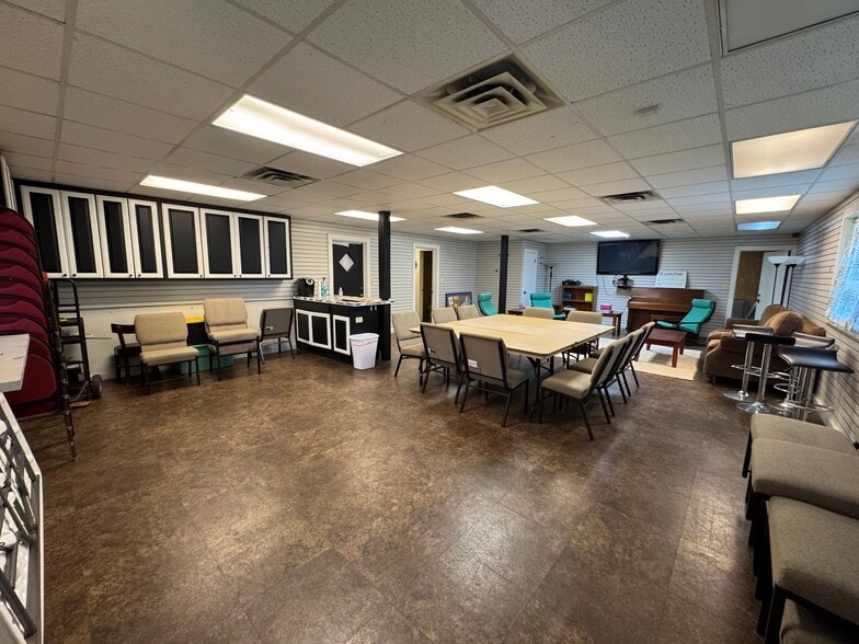 More Photos Of 2130 Country Club Rd, Palestine Golf Course Driving Range For Sale