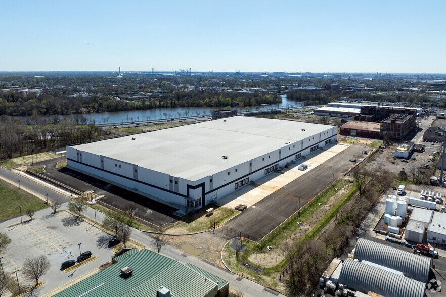 More Photos Of 332 S 17th St, Camden Distribution For Lease