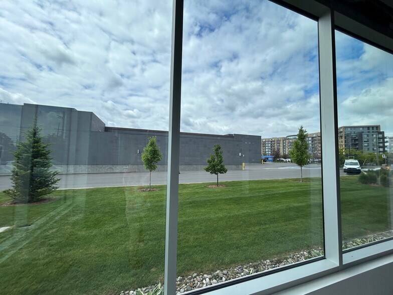 More Photos Of 794 Boul Du Cure-Labelle, Blainville Storefront Retail Office For Sale