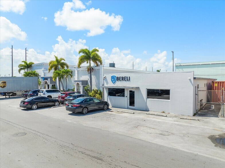 More Photos Of , Hollywood Unknown For Sale