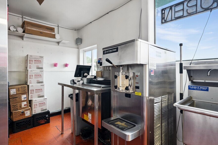 More Photos Of 213 W College Ave, Saint Maries Restaurant For Sale