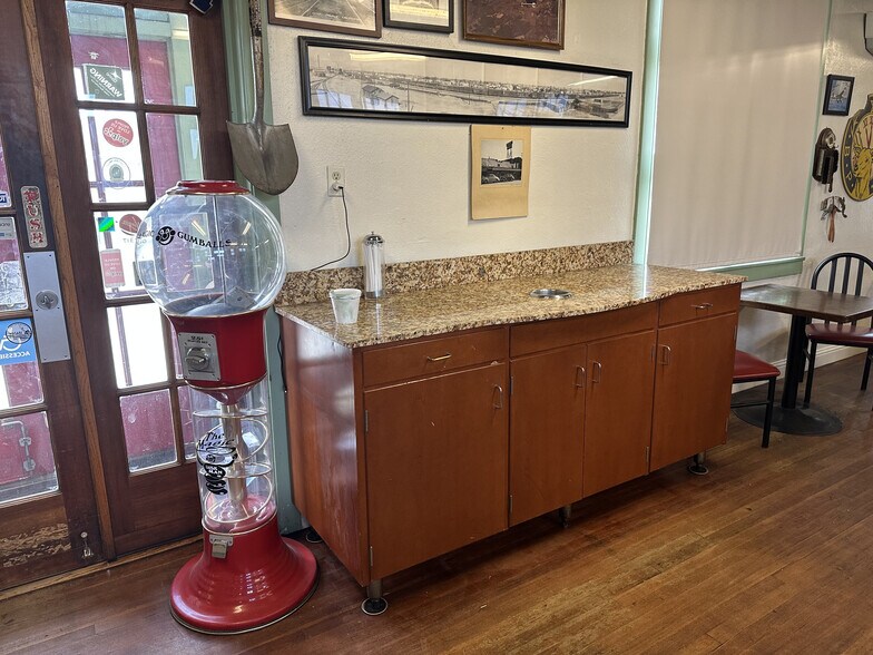 More Photos Of 2320 Belshaw St, Mojave Restaurant For Sale