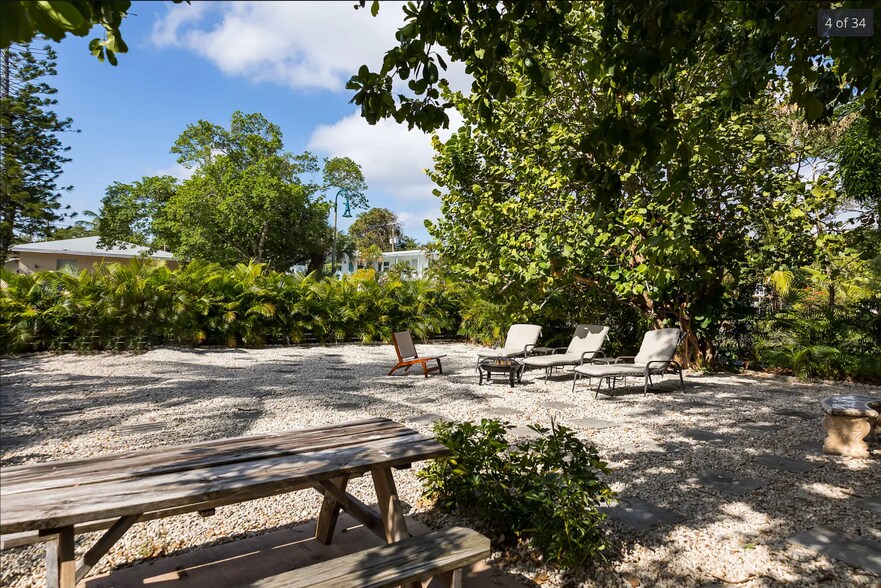 More Photos Of 326 S Federal Hwy, Lake Worth Specialty For Sale
