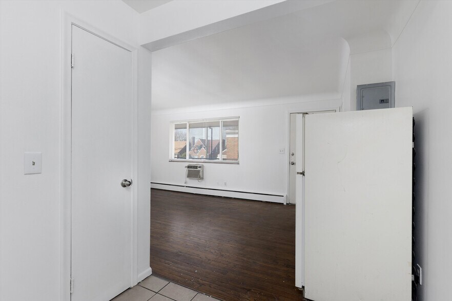 More Photos Of 4470-4480 E Outer Dr, Detroit Apartments For Sale