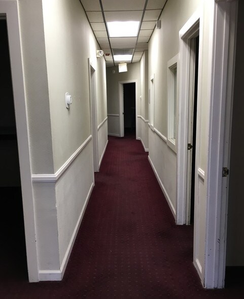 More Photos Of 801 S Rancho Dr, Las Vegas Office For Lease