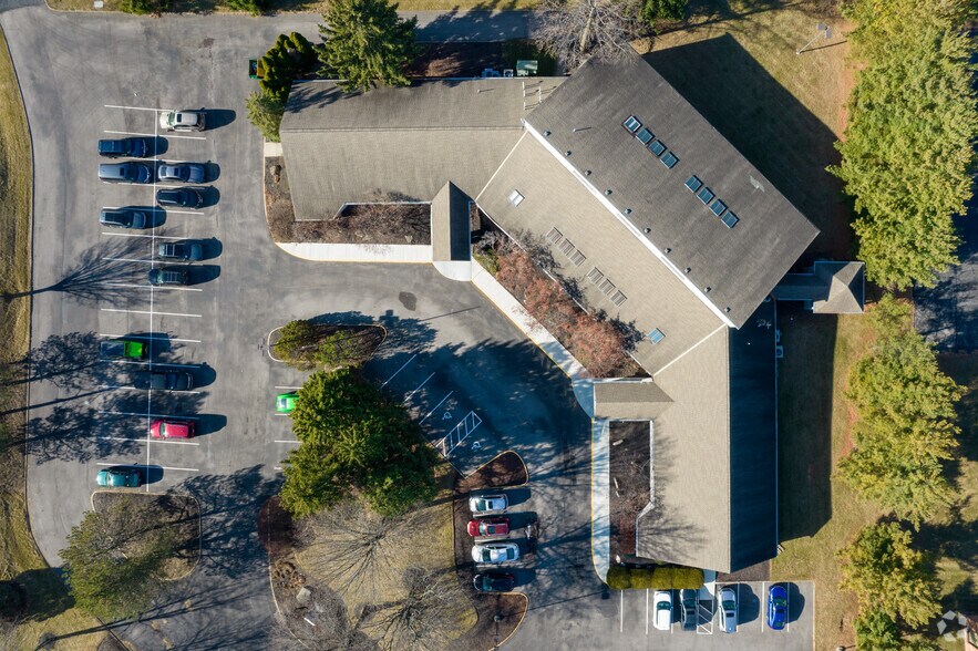 More Photos Of 400 Venture Dr, Lewis Center Office For Lease