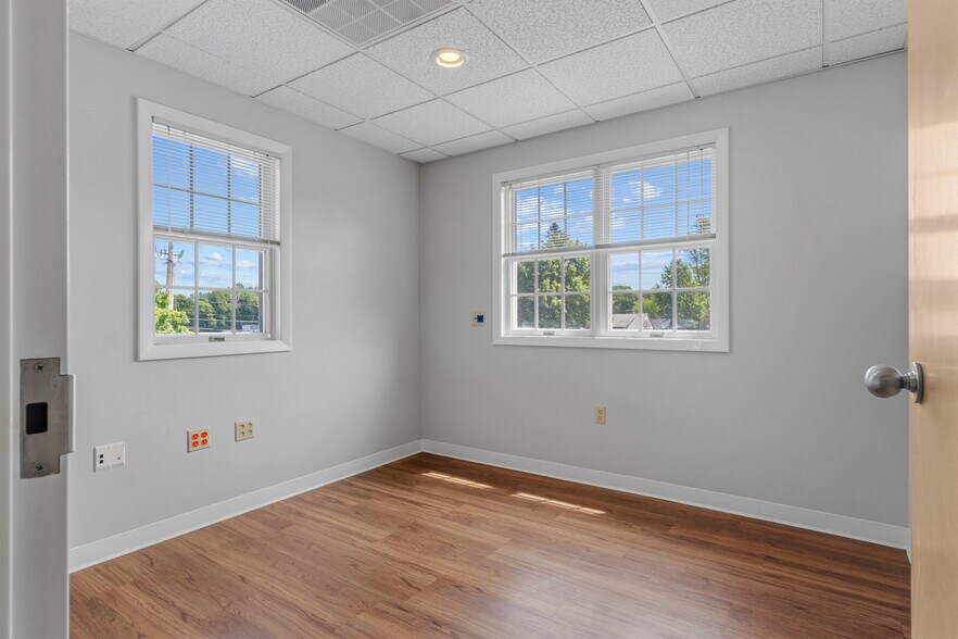 More Photos Of 320 Phillips St, North Kingstown Medical For Sale