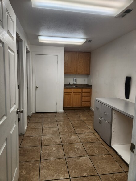 More Photos Of 4231 S State St, Salt Lake City Warehouse For Lease