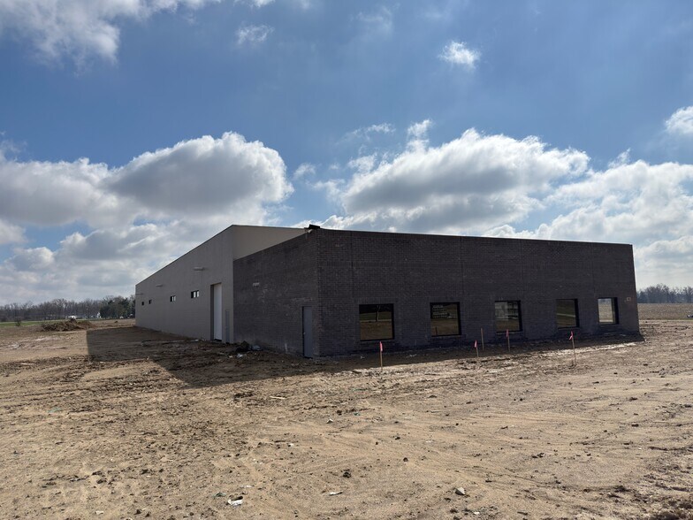 Primary Photo Of 796 Campus Parkway Dr, Tecumseh Manufacturing For Lease