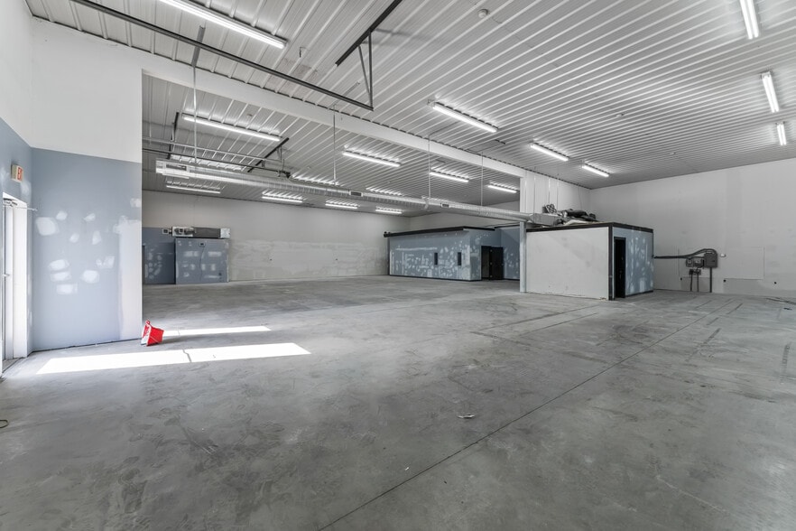 More Photos Of 520 Industrial Dr, Carmel Warehouse For Lease