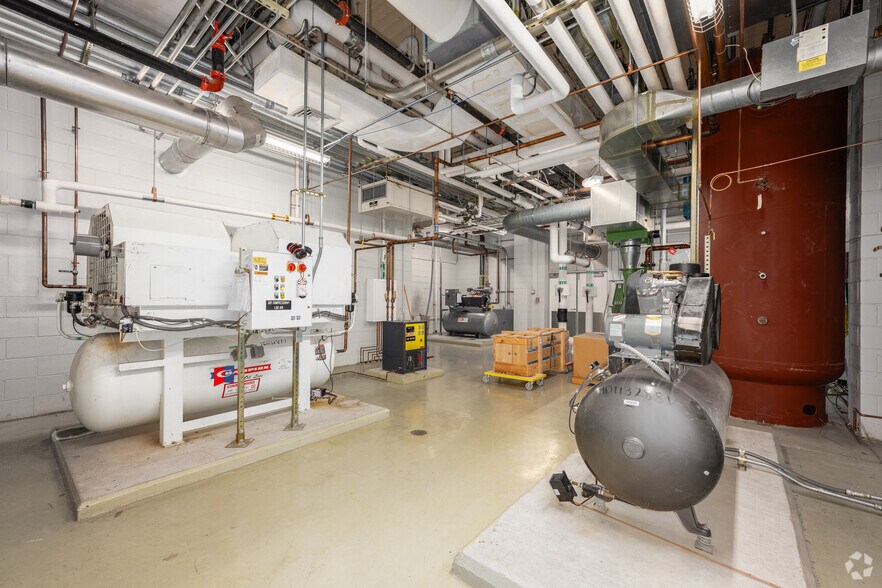 More Photos Of 6411 Beckley St, Baltimore Research And Development For Lease