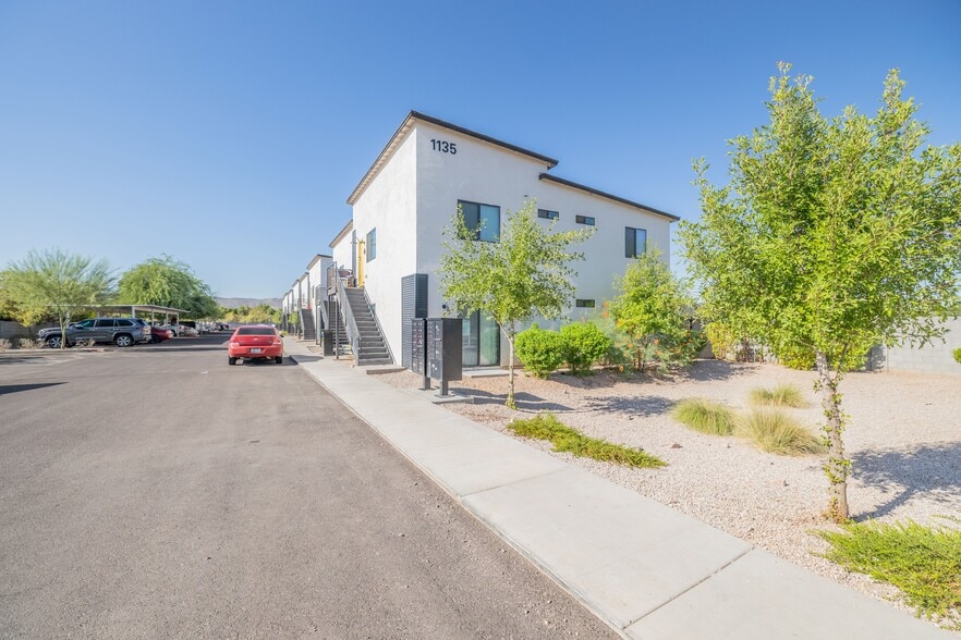 Primary Photo Of 1135 E Chipman Rd, Phoenix Apartments For Sale