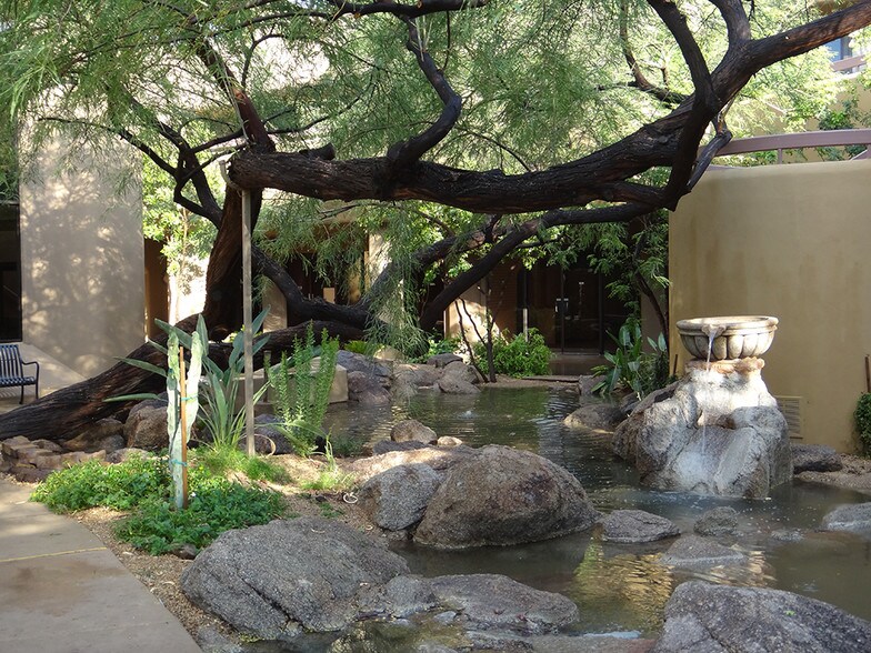 More Photos Of 8700 E Pinnacle Peak Rd, Scottsdale General Retail For Lease