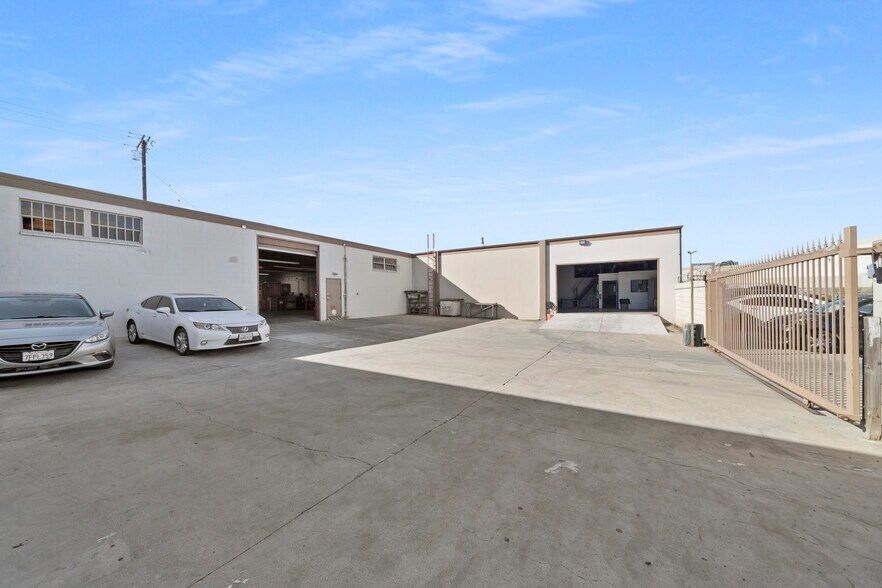More Photos Of 1202 Hunter Ave, Santa Ana Warehouse For Sale
