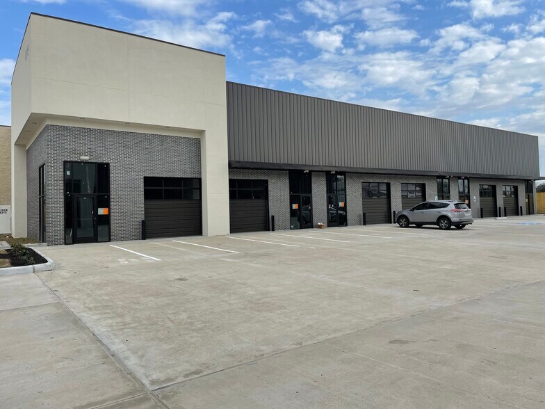 More Photos Of 4215 S Main St, Stafford Showroom For Sale