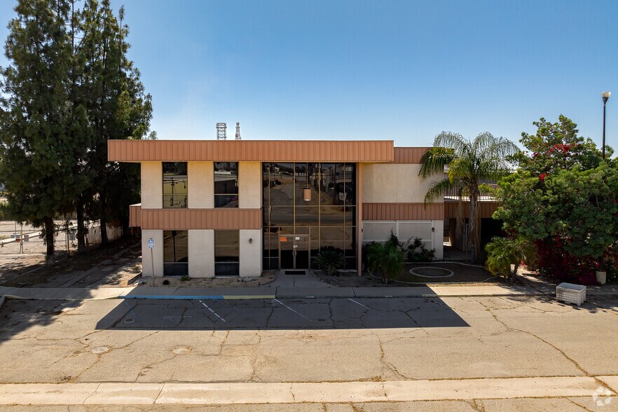 More Photos Of 3801 Standard St, Bakersfield Manufacturing For Lease