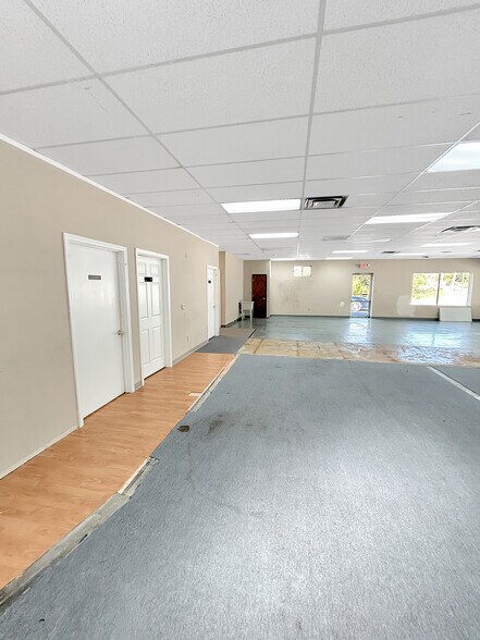 More Photos Of 703 US-30, Imperial General Retail For Lease