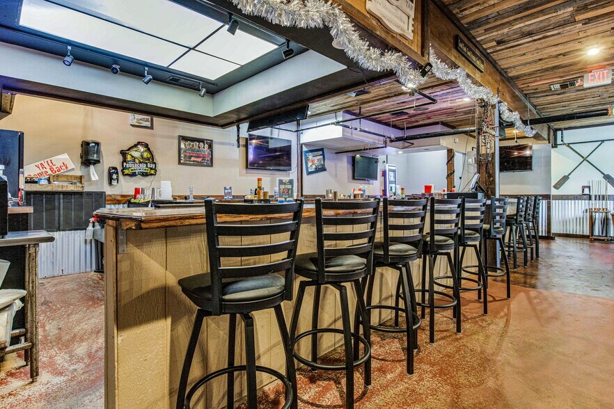 More Photos Of 131 New Warrington Rd, Pensacola Restaurant For Sale