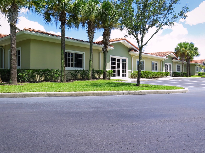 More Photos Of 7948 Forest City Rd, Orlando Medical For Lease