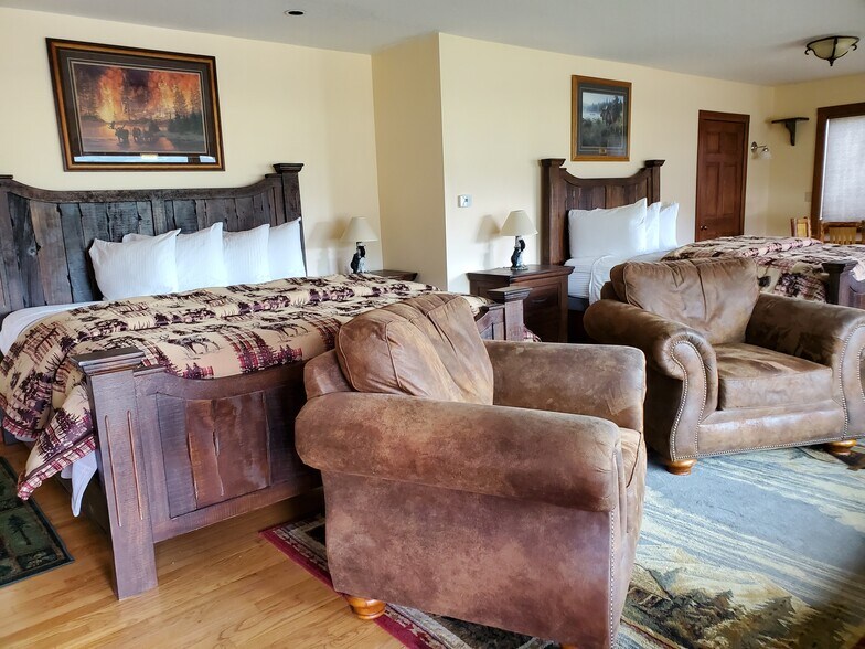 More Photos Of 4 Maiden Basin Dr, Gardiner Hospitality For Sale