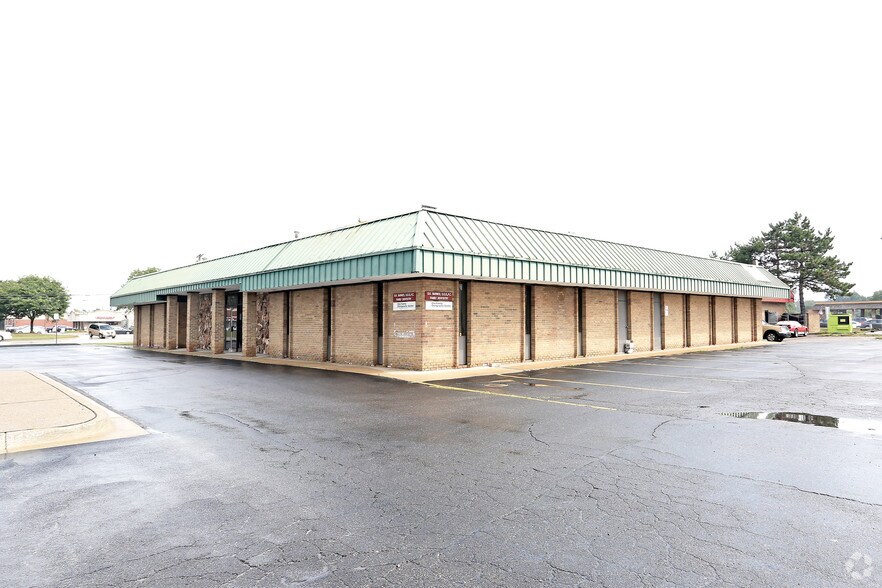 More Photos Of 2999 E Big Beaver Rd, Troy Medical For Lease