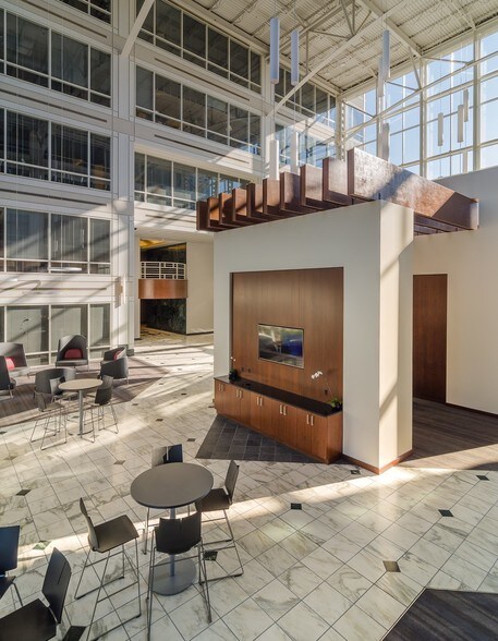 More Photos Of 8425 Woodfield Crossing Blvd, Indianapolis Office For Lease