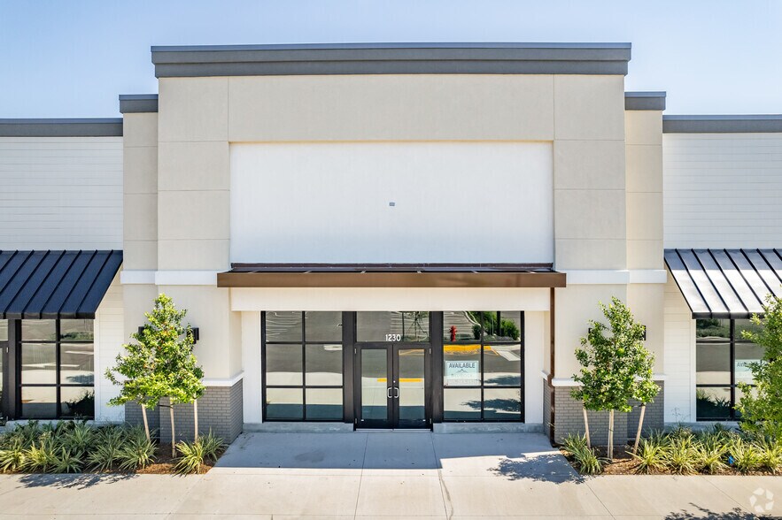 More Photos Of 1200 Daniel Rd, Winter Garden General Retail For Lease