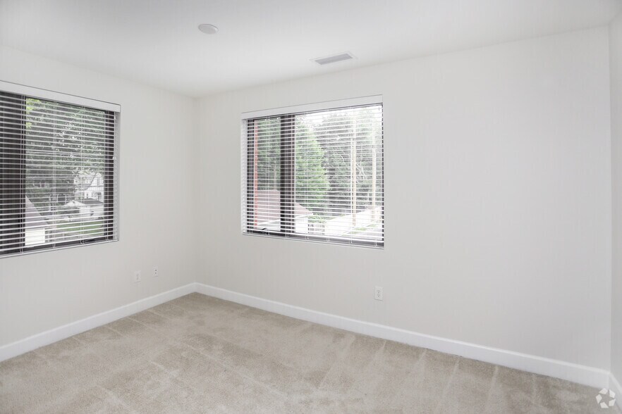 More Photos Of 5858 N College Ave, Indianapolis Apartments For Lease