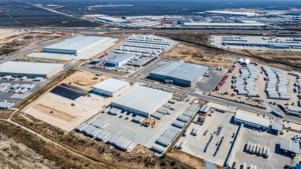 More Photos Of 14002 Mercury Dr, Laredo Warehouse For Lease