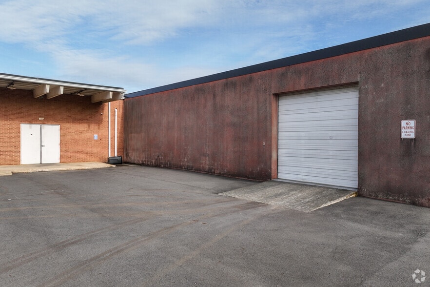 More Photos Of 157 Industrial Dr, King Warehouse For Lease