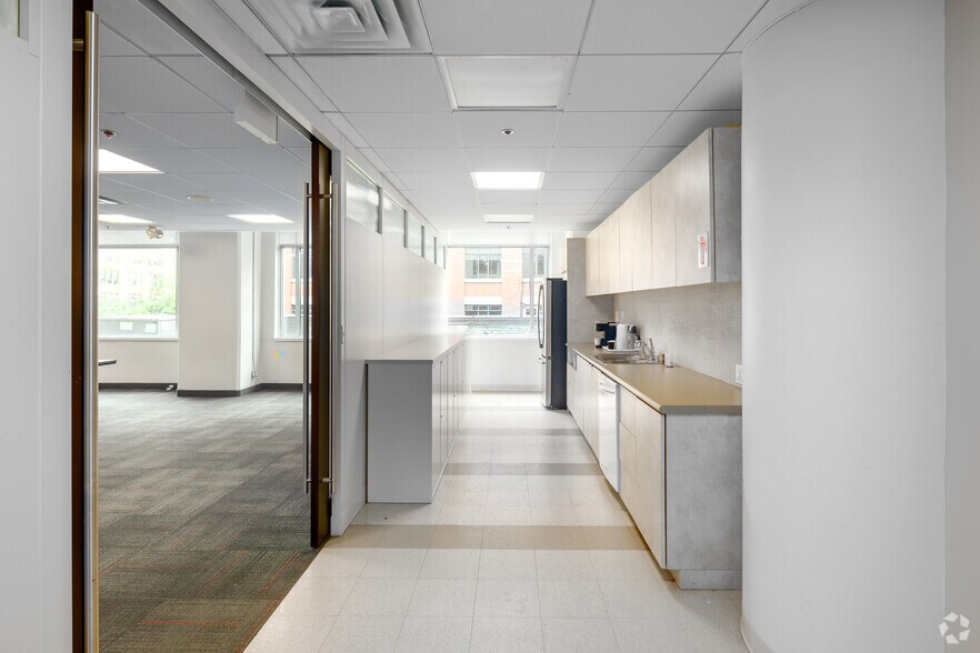 More Photos Of 119 Spadina Ave, Toronto Loft Creative Space For Lease