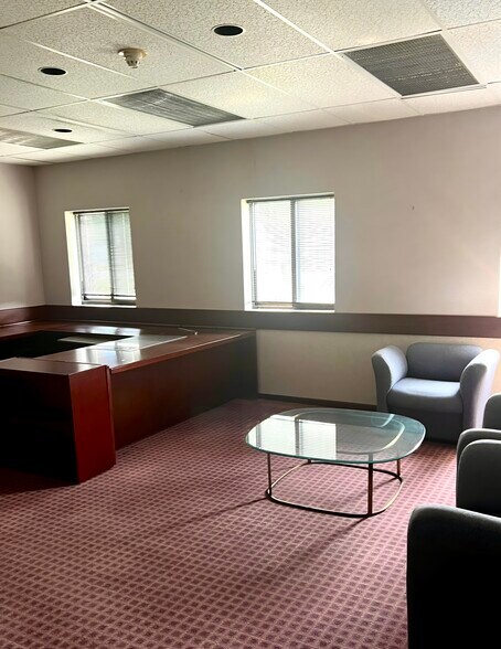 More Photos Of 2378 Wilshire Blvd, Mound Warehouse For Lease