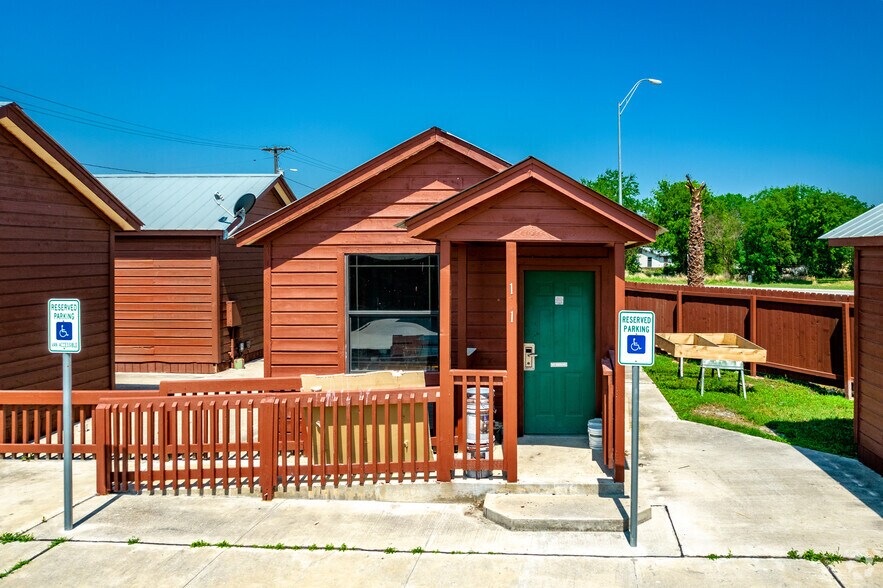 More Photos Of 108 E State Highway 72, Kenedy Hotel For Sale