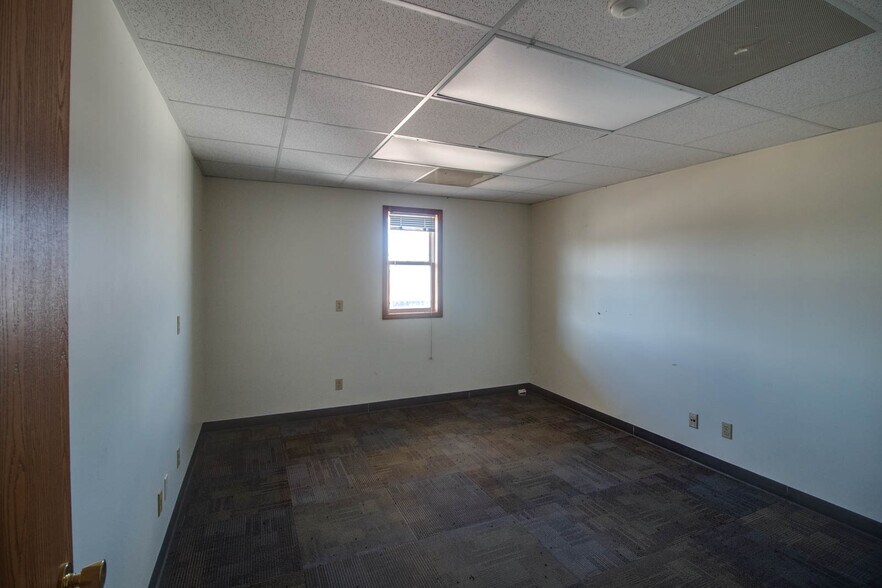 More Photos Of 201 McCausland St, Carlinville General Retail For Sale
