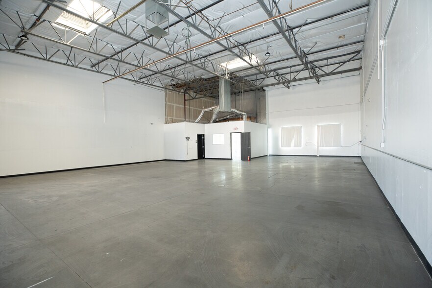 More Photos Of 4535 Statz St, North Las Vegas Warehouse For Lease