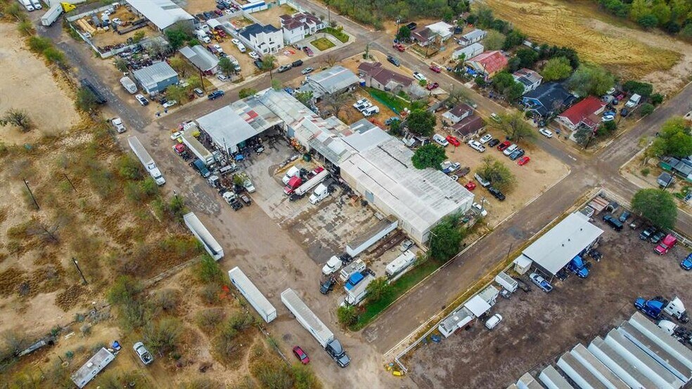 More Photos Of 300 N Ejido Ave, Laredo Industrial For Sale
