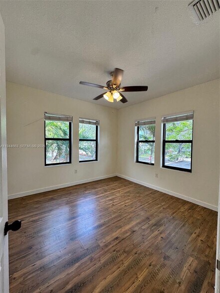 More Photos Of 2000 Monroe St, Hollywood Apartments For Sale