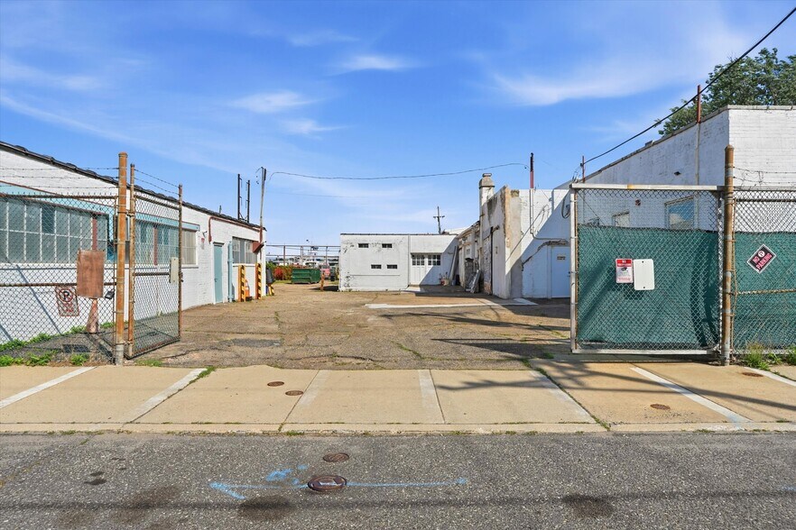 More Photos Of 4821 Garden St, Philadelphia Industrial For Sale